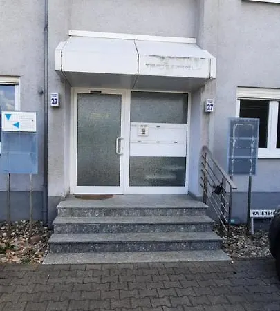 Penzini In Unmittelbarer Naehe Zur Messe Karlsruhe راينشتيتن